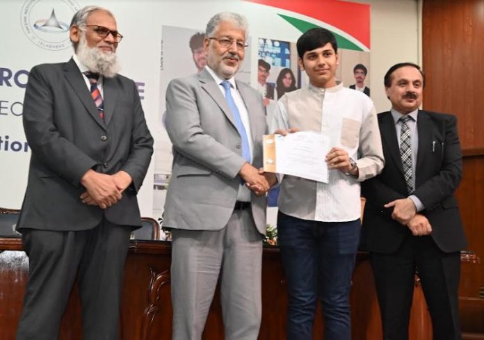 HEC hosts prize distribution ceremony for Int’l Science Olympiad participants