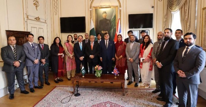 Pakistan High Commission officers in London advised to attract investments by foreign minister