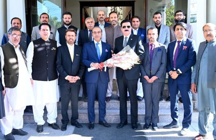 KP Governor visits RCCI