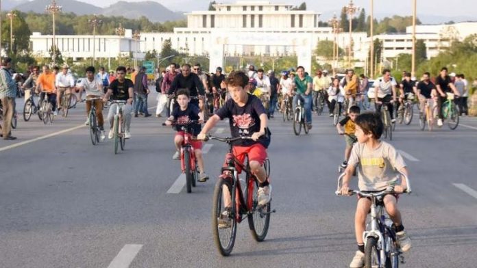DNA 1-9 World Bicycle Day celebrated with a rally promoting health and sustainability