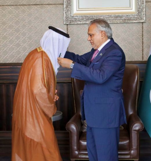 DNA 24-6 Deputy PM Dar awards Hilal-e-Quaid-e-Azam to UAE’s Mohamed Saif Al Suwaidi