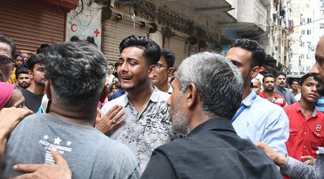 10 Death toll hits 27 in Karachi's Lyari building collapse
