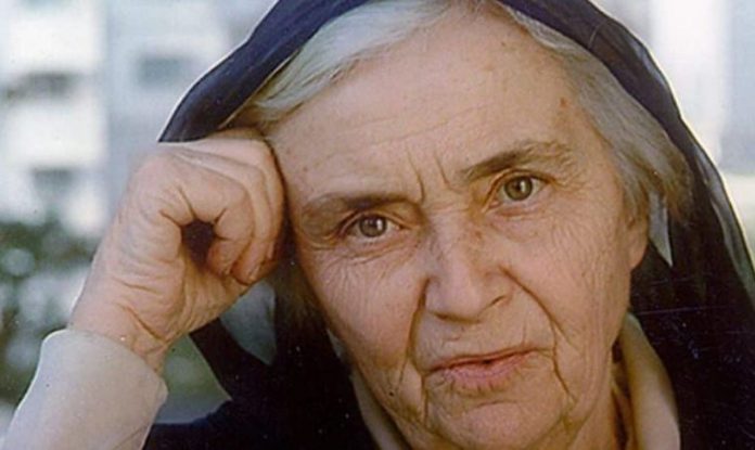 6 PM pays tribute to Dr Ruth