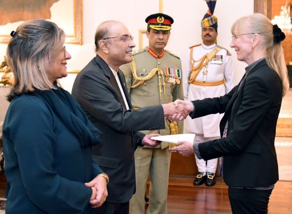 6 Envoys of five countries present credentials to President Asif Ali Zardari