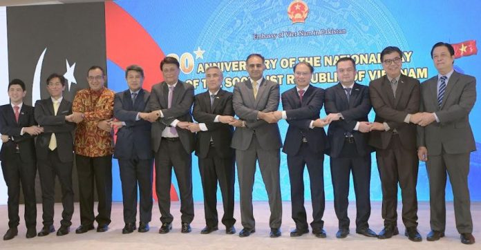 Vietnam envoy calls for stronger trade