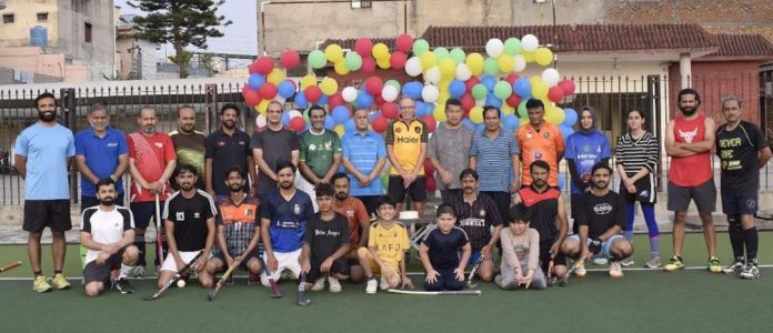 Australian envoy Hawkins encourages youth to champion hockey development