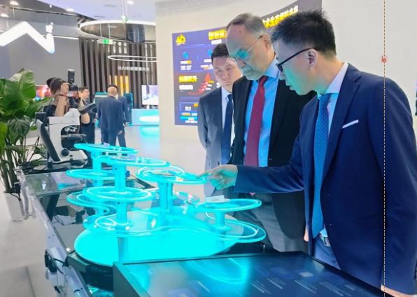 DNA 5-11 Pakistan's IT Talent: ZTE to open R&D Center, says Ahsan Iqbal