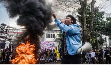 12 Indonesia leader in damage control, installs loyalists after protests