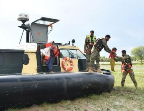 DNA 12-8 Pakistan Navy continues flood relief operations