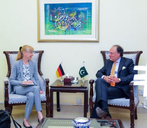 DNA 29-3 German envoy meets finance minister to boost ties