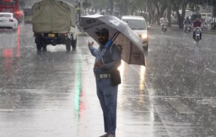 Light rain in ICT, distt admin monitor roads, low-lying areas