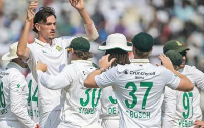 1 Harmer stars as South Africa bowl out India for 93 to win Test