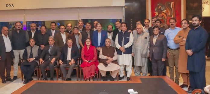 Punjab Info minister hosts APNS executives at Lahore dinner