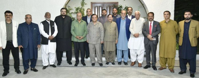DNA 5-6 Zafar Bakhtawari hosts dinner honouring UK's Raja Ishtiaq
