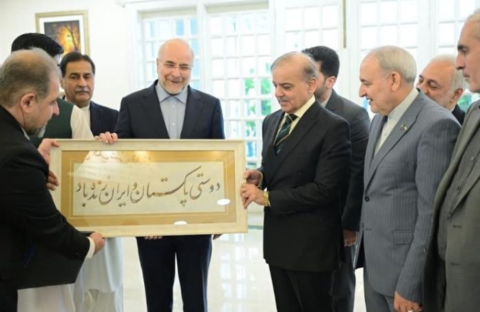 DNA 7-4 Pak, Iran pledge to strengthen ties for global peace