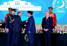 Indonesian President decorated with award Indonesian President decorated with award