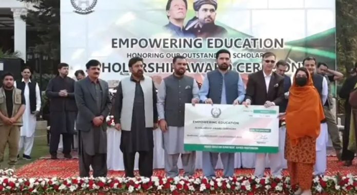 KP awards Rs9.6 million in scholarships to 60 DI Khan students