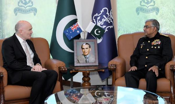 DNA 28-6 Australian High Commissioner meets Naval Chief