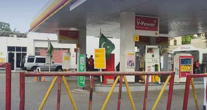 Petroleum dealers announce nationwide strike after Eid
