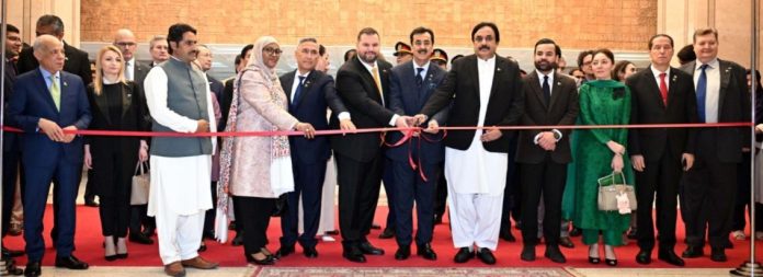 Gillani hails Romania for Pakistan’s anthem first choral score