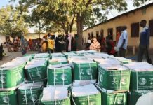KSrelief distributes 425 food baskets in Mali KSrelief distributes 425 food baskets in Mali