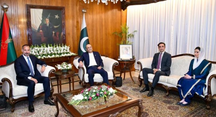 President Asif Ali Zardari receives Prince Rahim Aga Khan V