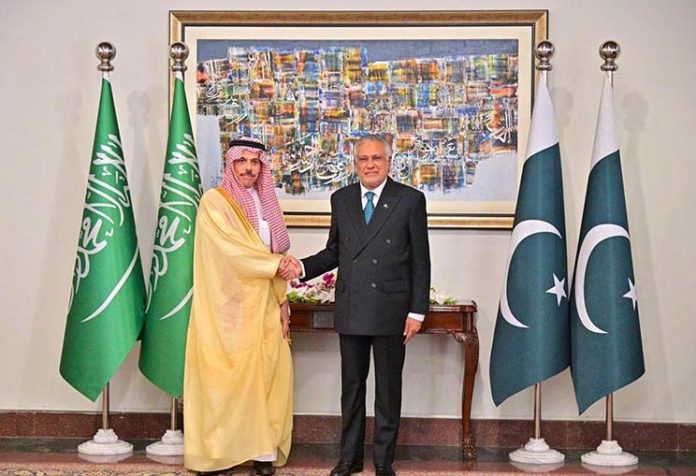 Dar speaks with Saudi FM; offers condolences over helicopter crash, reviews regional peace
