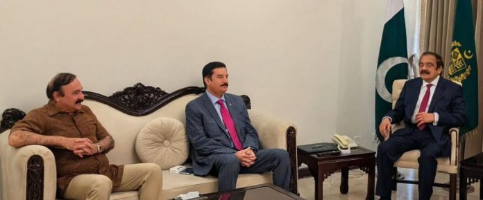 Governor KP meets ministers Rana, Asif to discuss wheat, aviation projects