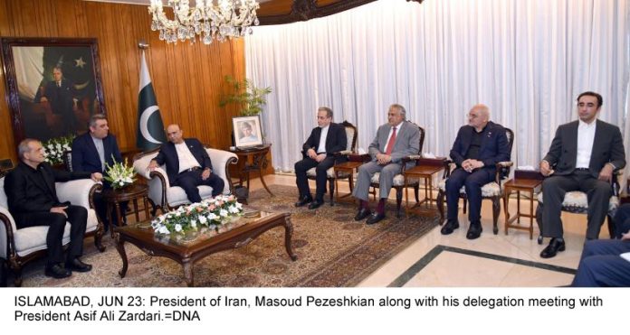 Pakistan, Iran vow to deepen bilateral ties, regional peace