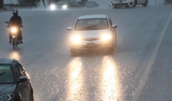 122 Parts of Karachi receive rain as PMD predicts more showers on weekend