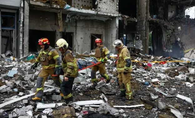 23 Russian strike kills 14 around Kyiv on eve of NATO summit