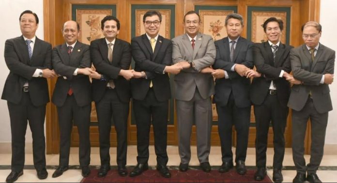 Pakistan strengthens diplomatic ties with ASEAN amid global challenges
