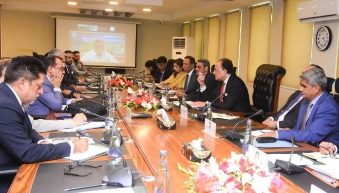 Finance minister chairs GM Corn meeting to boost agriculture