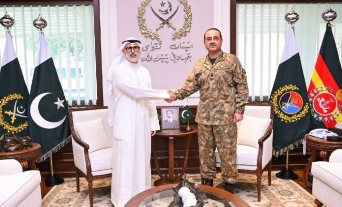 Kuwaiti FM meets army chief at GHQ