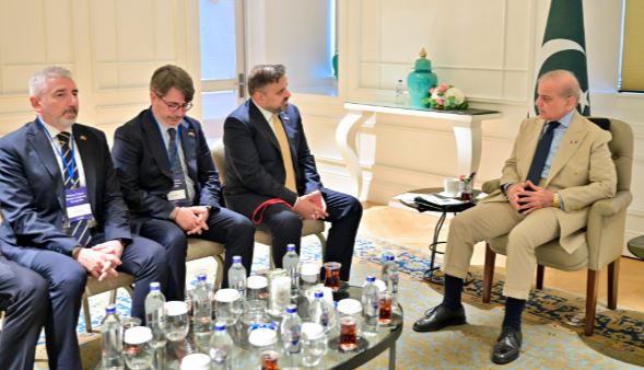 DNA 4-3 PM Shehbaz, Turkcell CEO discuss digital cooperation in Istanbul