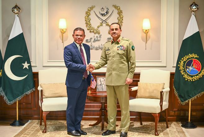 DNA 21-15 Army Chief, Malaysian Minister vow broader security cooperation
