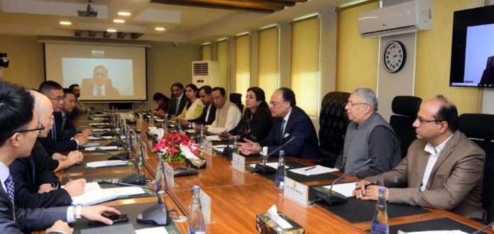 Finance Minister Aurangzeb meets Silk Road Fund delegation