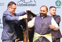 Uzbek cultural troupe presents a spell-binding performance Uzbek cultural troupe presents a spell-binding performance
