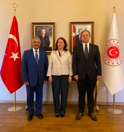 DNA 5-14 D-8 Secretary-General meets Ambassador Usluer in Istanbul