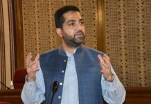 Balochistan home minister’s security convoy comes under fire in Mastung Balochistan home minister's security convoy comes under fire in Mastung