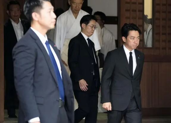NEWS Japan defense minister visits contentious Yasukuni Shrine