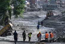 Rescuers dig into tunnel as missing toll from Nepal, China flood tops 3,000 Rescuers dig into tunnel as missing toll from Nepal, China flood tops 3,000