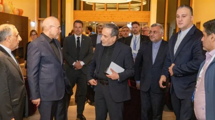 Iran debates Hormuz wording as Trump says deal’s ‘moving along’