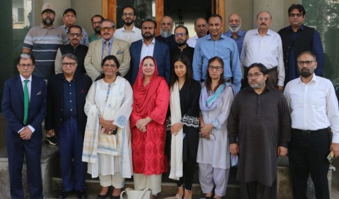 DNA 29-8 APNS urges govt to implement pledged print media ad rate hike