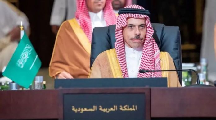 Saudi Arabia’s top diplomat discusses recent developments with Iranian, Pakistani FMs