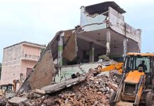 Pakistan ‘strongly’ condemns demolition of century-old mosque in India Pakistan 'strongly' condemns demolition of century-old mosque in India