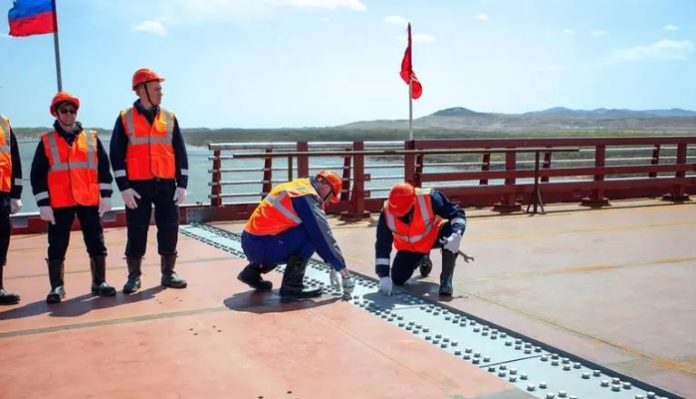 Russia, N.Korea open first road bridge across border
