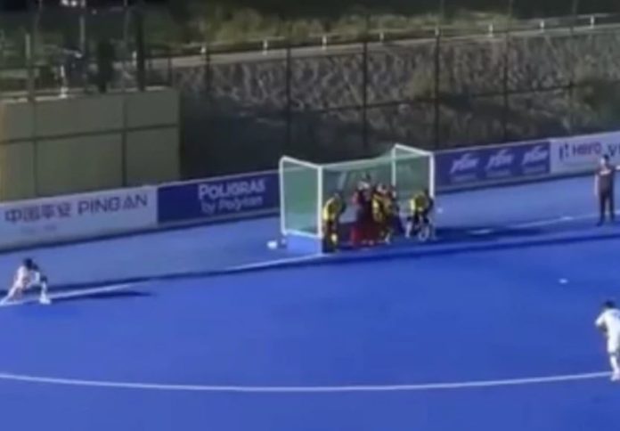Pakistan storm into Asia Cup semis