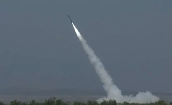 Pakistan test-fires missile